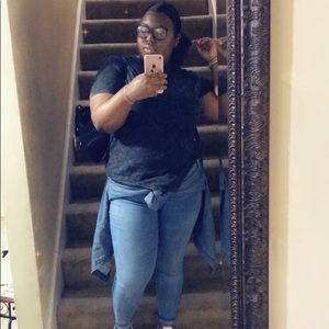 Meet your Posher, Anazyia